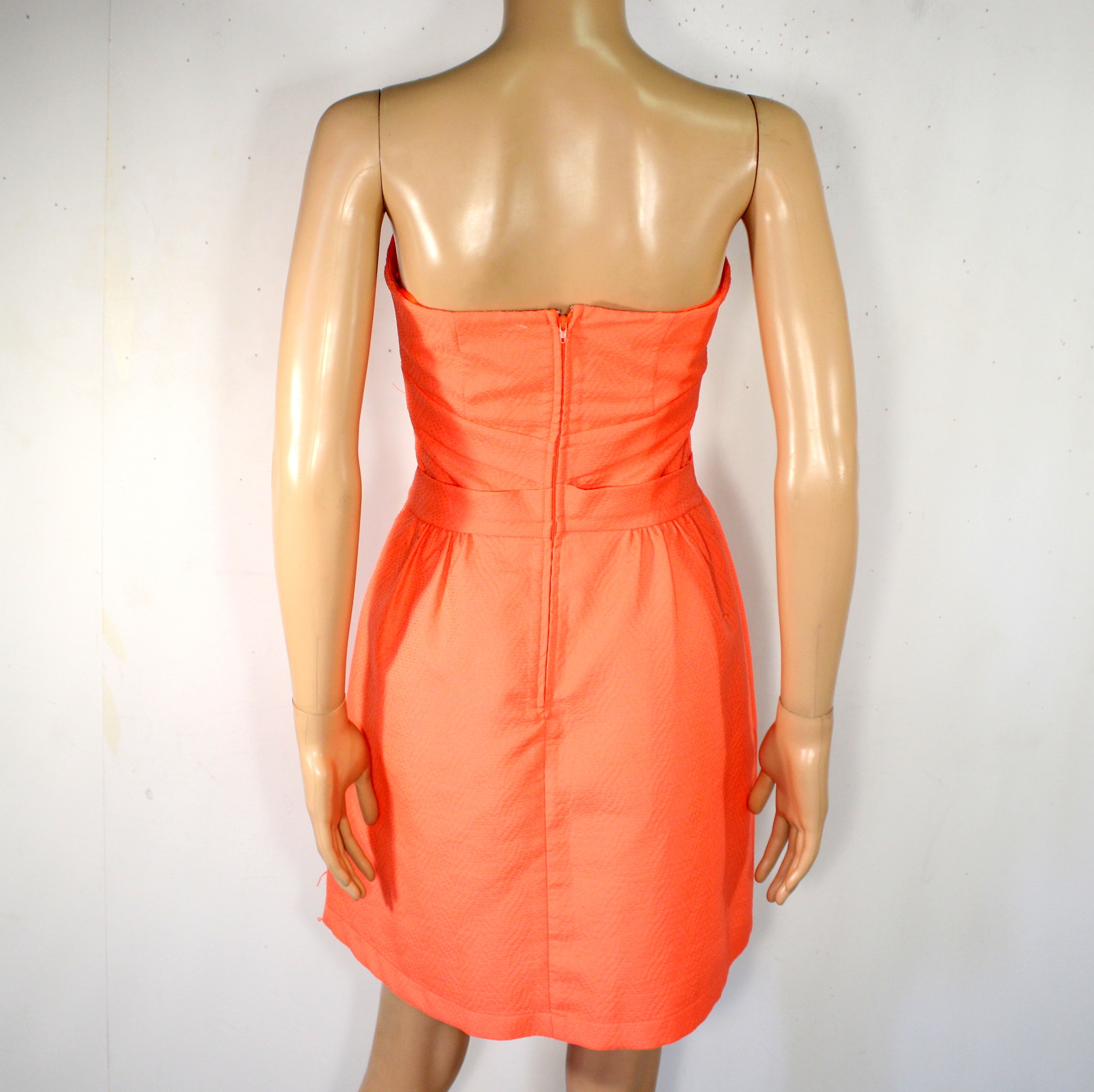Voir photo 4 de Robe Bustier Orange Fluo NAF NAF Taille 36 Robe Bustier Orange Fluo NAF NAF Taille 36 Bon état - Vue 4 -